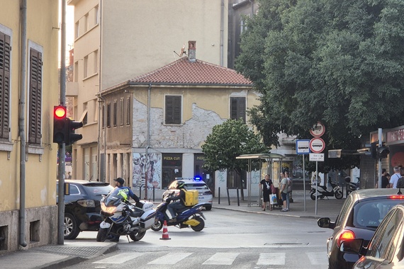 Nesreća s romobilom: Stradalo dvoje djece u centru Pule