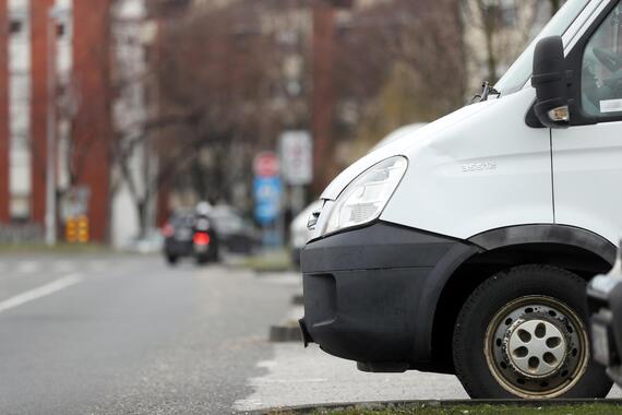 Netko je iz kombija koji prevozi dnevne utrške raznih tvrtki ukrao novac
