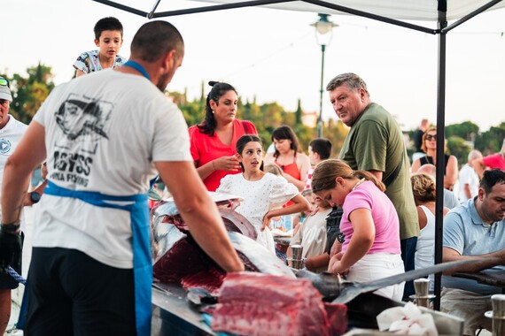 Tunafest oduševio: Kapitalac od 160 kila, a porcije po povoljnoj cijeni - planule u trenu