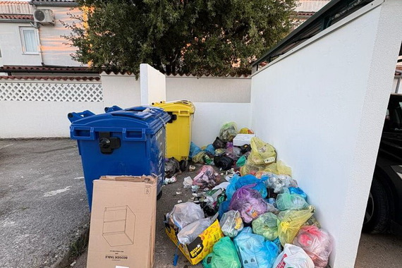 Vlasnica apartmana upozorava: ‘Barbariga zatrpana smećem, nitko ne odgovara’