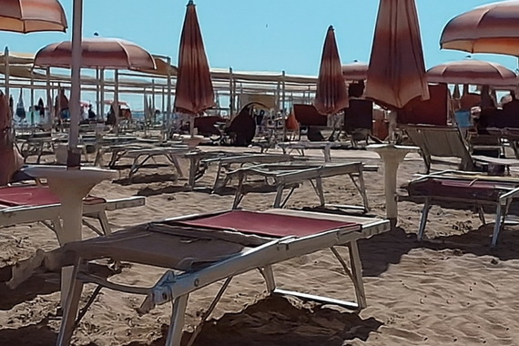 Prazne plaže na sjevernom Jadranu: 50 eura za suncobran otjeralo turiste. 'Pjevajte Bella Ciao'