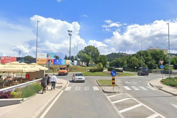 Uzeo si ferije i jednostavno legao u kružni tok. Pogledajte hit-snimku