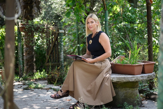 Pjevačica iz benda Alena Vitasovića prodaje čitavo selo. Najviše upita među domaćim ljudima