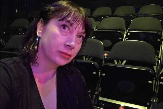 Sandra Silađev u nedjelju u Puli sa predstavom koju regija već opisuje kao 'brutalno iskrenu, urnebesnu i bolno točnu'