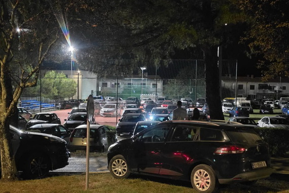 Parkirali na tartan podlogu igrališta i otišli na koncert Jelene Rozge