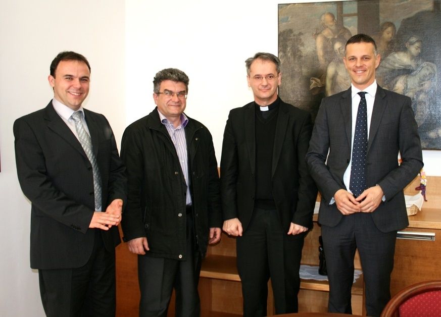 Loris Peršurić, Edi Štifanić, mons. Dražen Kulteša i Valter Flego
