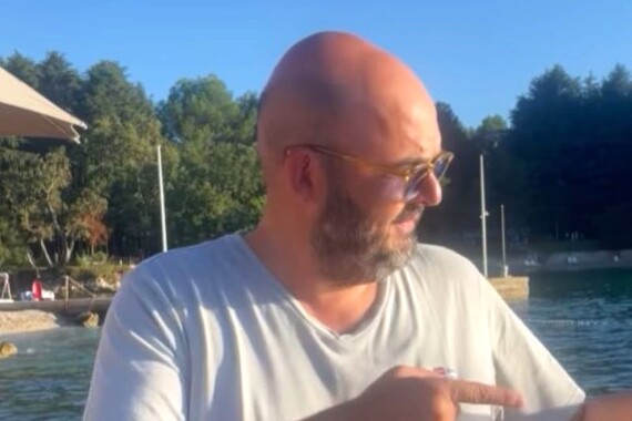 Vijećnik Kale kao banjino - evo kako u bermudama traži inspiraciju na plaži