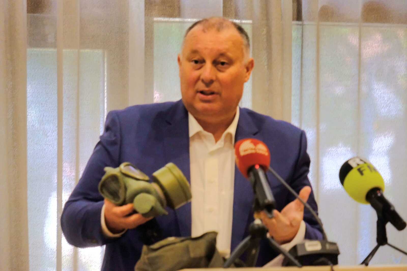 Enco Crnobori s plinskom maskom