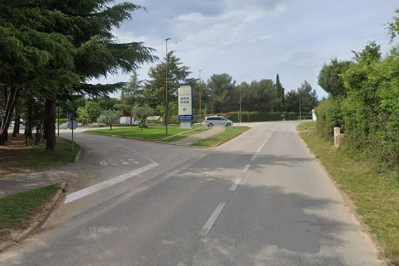 Motociklist (59) poginuo u sudaru s kombijem na ulazu u AC Valkanela