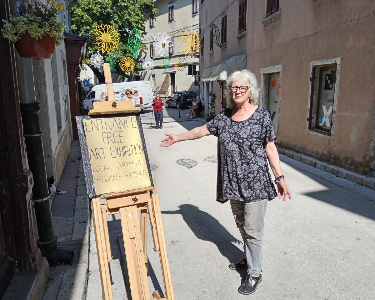 Laura Ritoša dežura u galeriji (Foto: Igor Radić)