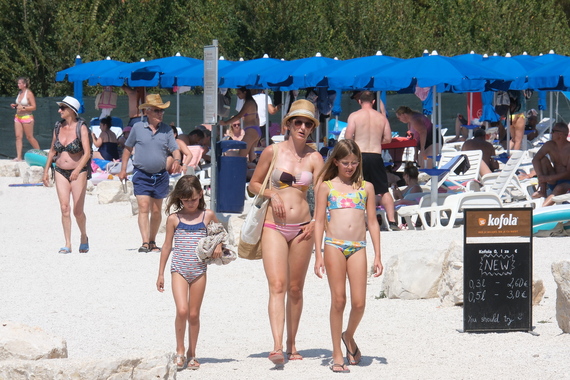 Mobitelom snimao djecu na plaži, ubrzo ga otkrili