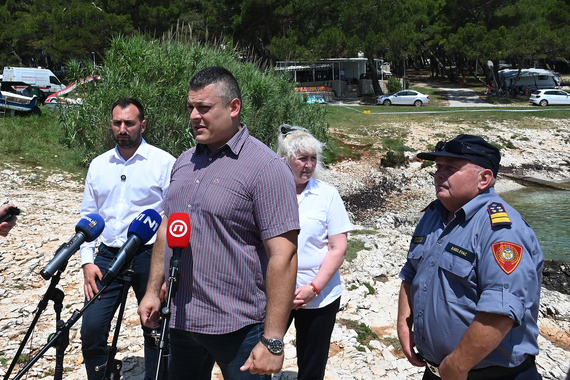 Policija postupala prema ravnatelju Kamenjaka. Evo za što se sumnjiči, oduzet mu je i pištolj
