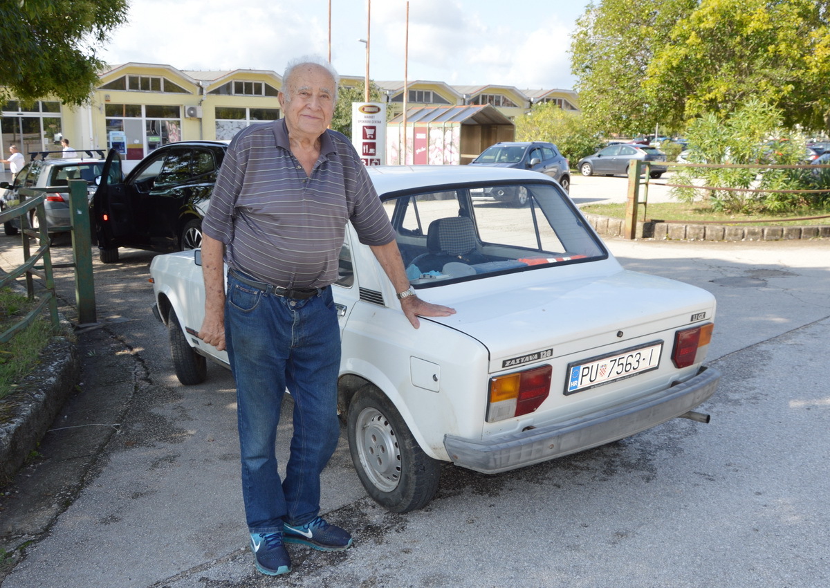 Anton Salamon kraj svoje Zastave 128 (foto: Kristian Stepčić Reisman)