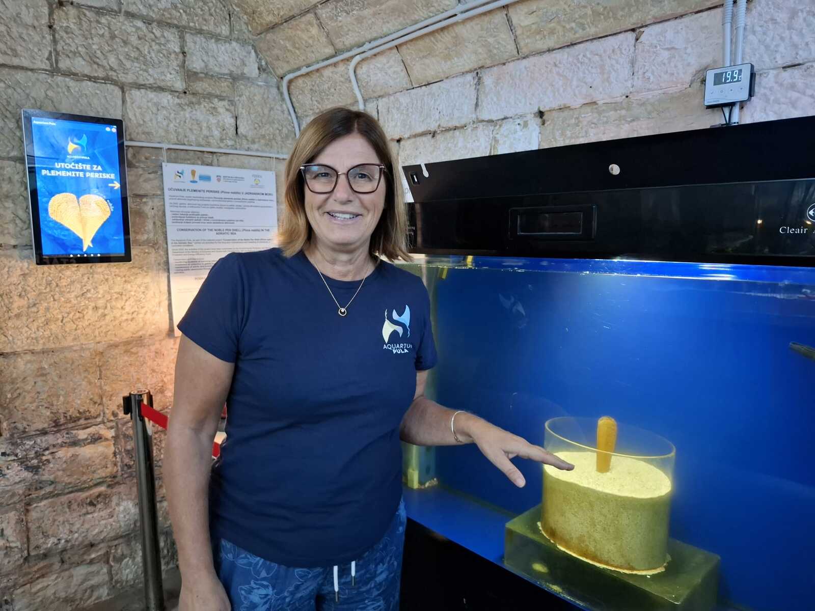 Vlasnica Milena Mičić pored periske koju su uspjeli očuvati (Foto: Mirjana Vermezović Ivanović)