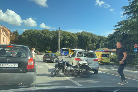 Prometna nesreća kod Punte u Puli. Stradao vozač motocikla