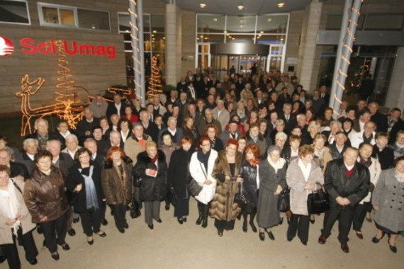 Umirovljenici Istraturista na humanitarnoj večeri prikupili 6.850 kuna