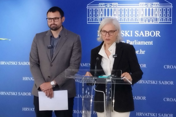 Možemo! zahtijeva hitno ograničenje prodaje i oglašavanja pirotehnike, te zabranu korištenja osim na Staru i Novu godinu
