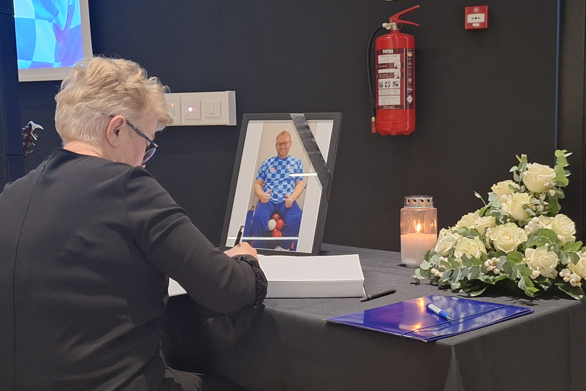 S komemoracije povodom smrti Davora Komara (foto: Siniša Žulić)
