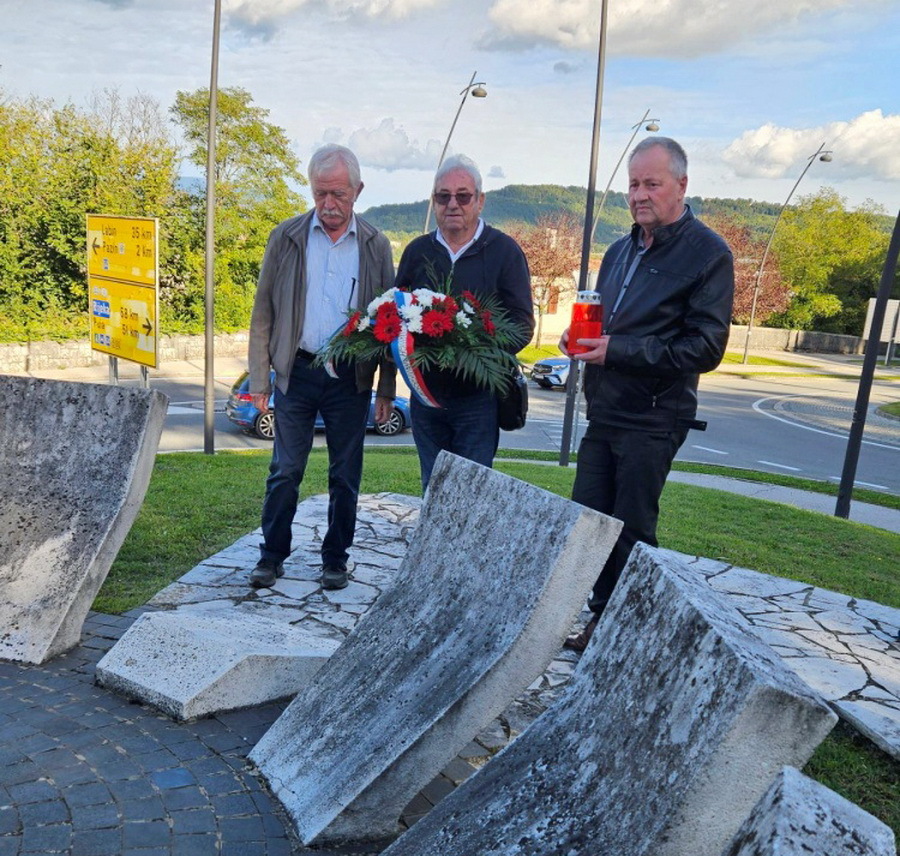 Polaganje vijenaca na Štranjgi