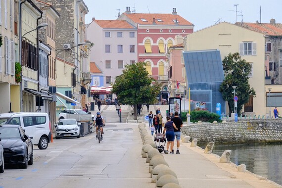 Petorica osuđena zbog tučnjave u Poreču: jedan koristio suzavac, drugi nosio sjekiru