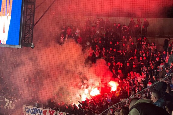 Hrvatski navijači sinoć okupirali Prag. Među njima su bila i neka poznata lica iz Istre