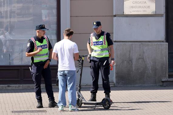 'Situacija postaje alarmantna': zbog divljanja romobila u Pazinu mještani zazivaju policiju