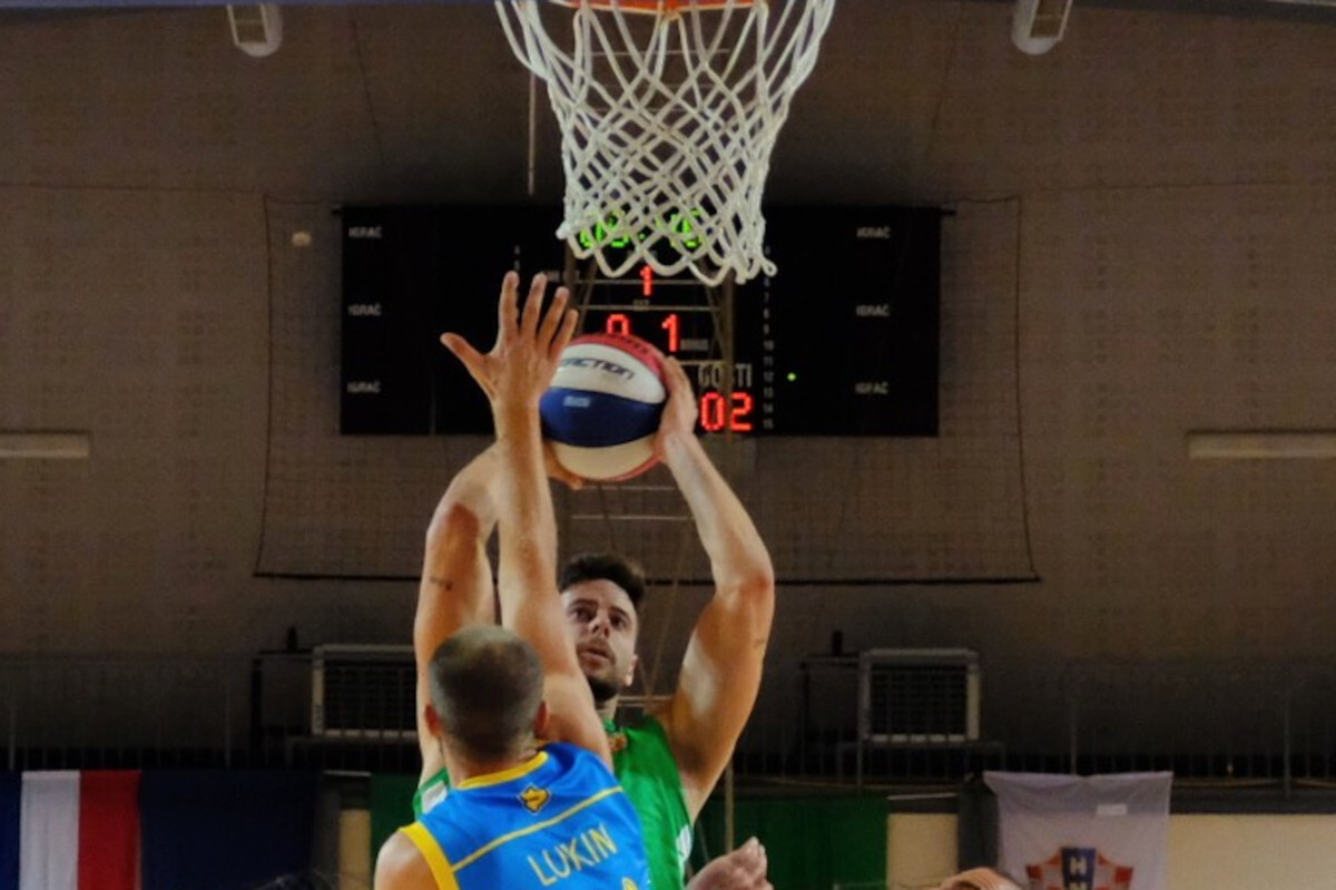 32 KOŠA U DERBIJU - Marko Milekić, Rovinj (foto: Milivoj Mijošek)