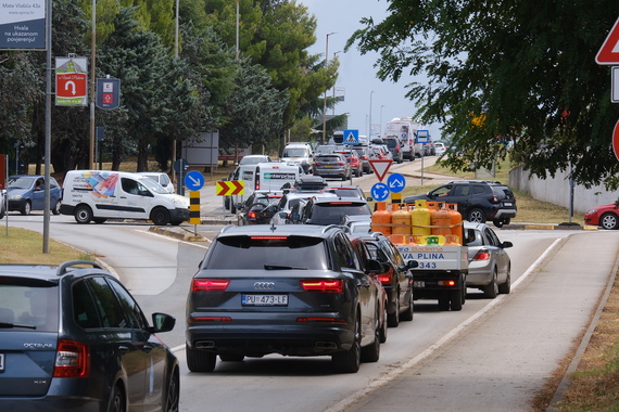 Taksist zadržao novac za sebe, ali su ga na koncu otkrili. Sada se njime bavi policija