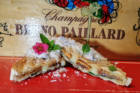 Tost od sušene smokve koju sam dan ranije ostavio da odstoji u maslinovu ulju s listovima bosiljka