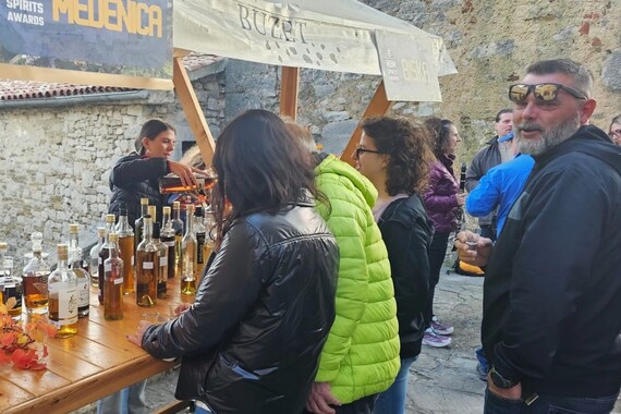 U Humu okrunjeni kraljevi rakija. Pobijedio teranino iz Bala, a evo tko ima najbolju bisku
