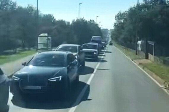 Čitatelji šalju snimke: kilometarske kolone kod Poreča. Ljudi gube strpljenje, okreću se...