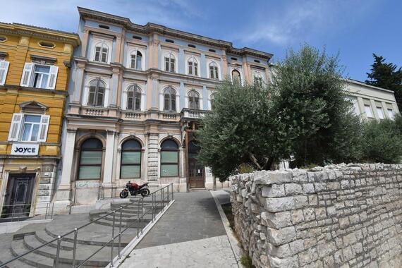 Od nje odustao i najbogatiji Istrijan. Opet se prodaje zgrada 'mirovinskog' na Portarati 