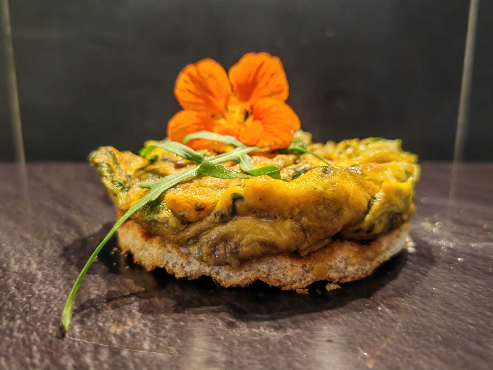 Fritada od dragoljuba na posteljici od tostiranog kruha