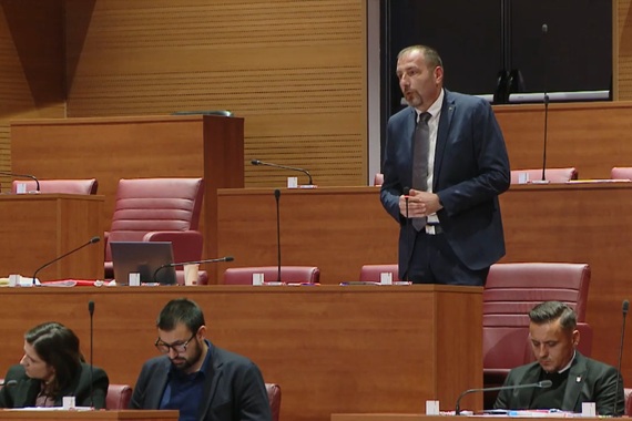 Paus u Saboru upozorio na gorući problem: 'Pojedinci čak šetaju šumom naoružani'