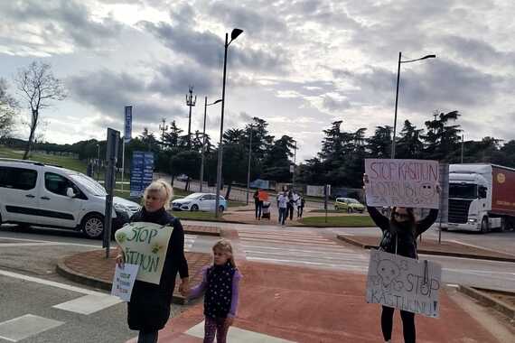 Žitelji južne Istre blokirali promet u Poreču i Rovinju: prosvjed zbog smrada iz Kaštijuna