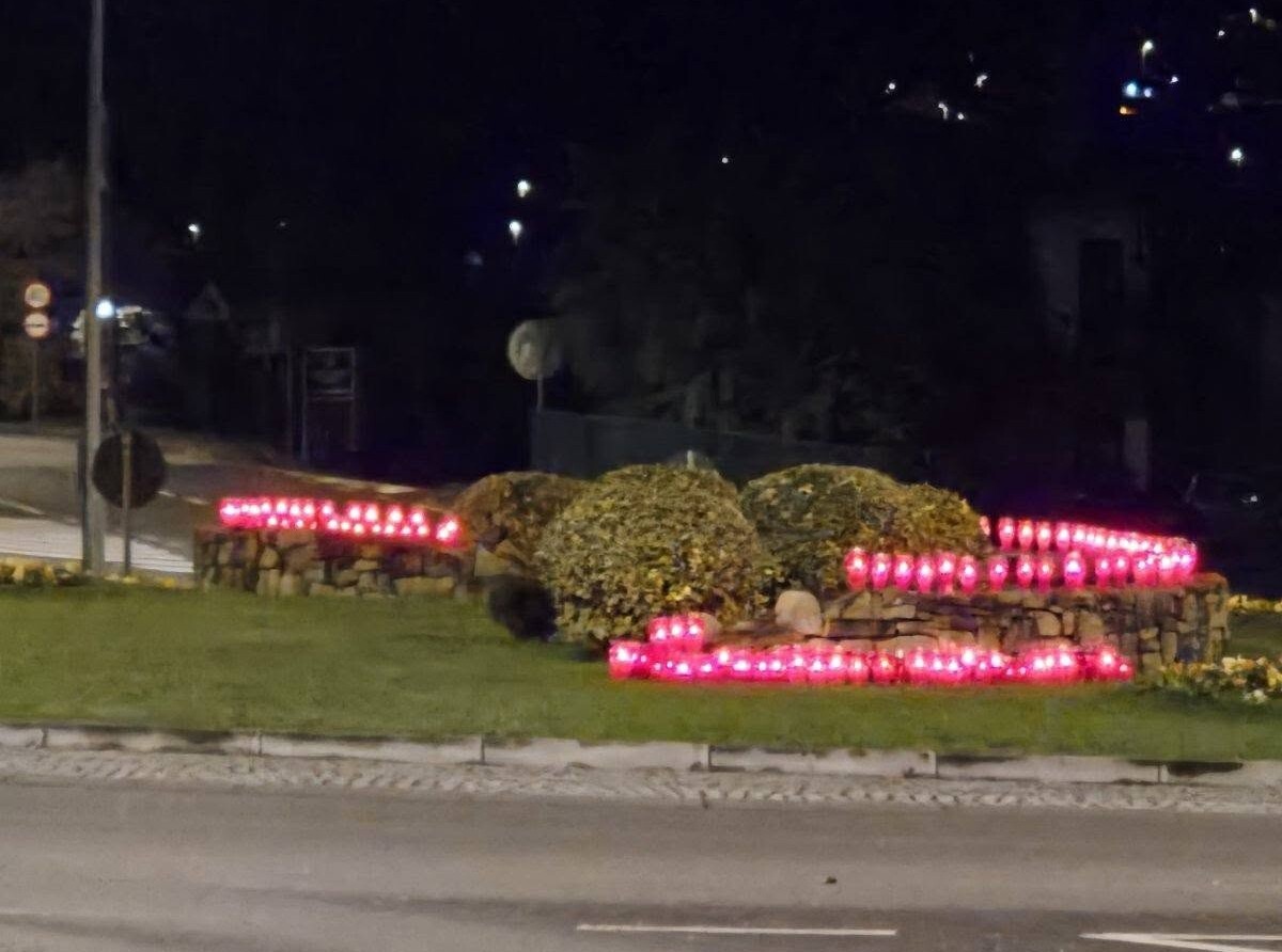 Lampioni na rotoru ispred osnovne škole u Buzetu (Foto: Park Buzet)