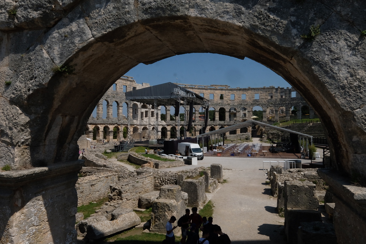 Arena, ilustracija