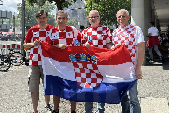 Neće mene domoljublju i navijanju učiti oni koji potiču mržnju - i ne znaju kako izgledaju hrvatski grb i dres
