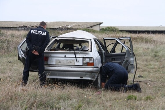 Zapalio se automobil u centru Poreča. Netko ubacio pirotehniku unutra!?