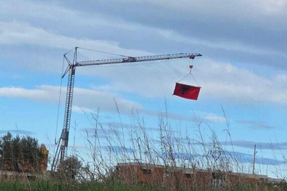 Incident u Kašteliru. Stanovnike uznemirila albanska zastava: 'Ovo je provokacija!'