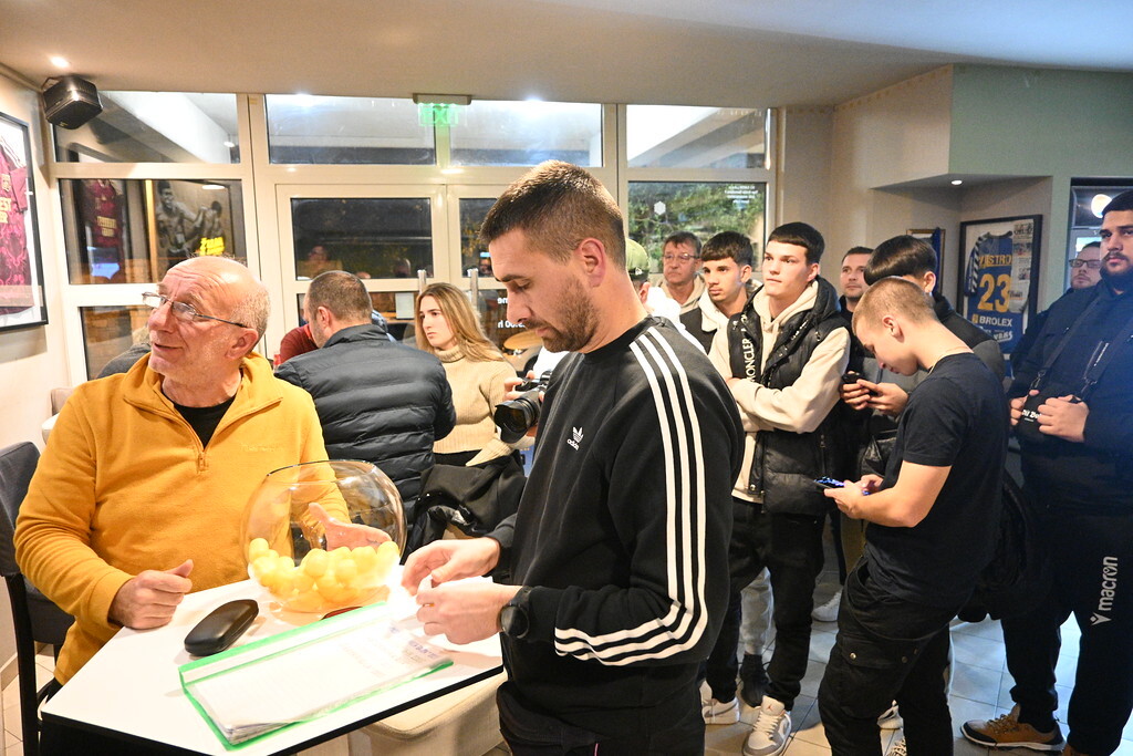 Sa sinoćnjeg izvlačenja u Sport Caffeu (foto: Siniša Žulić)