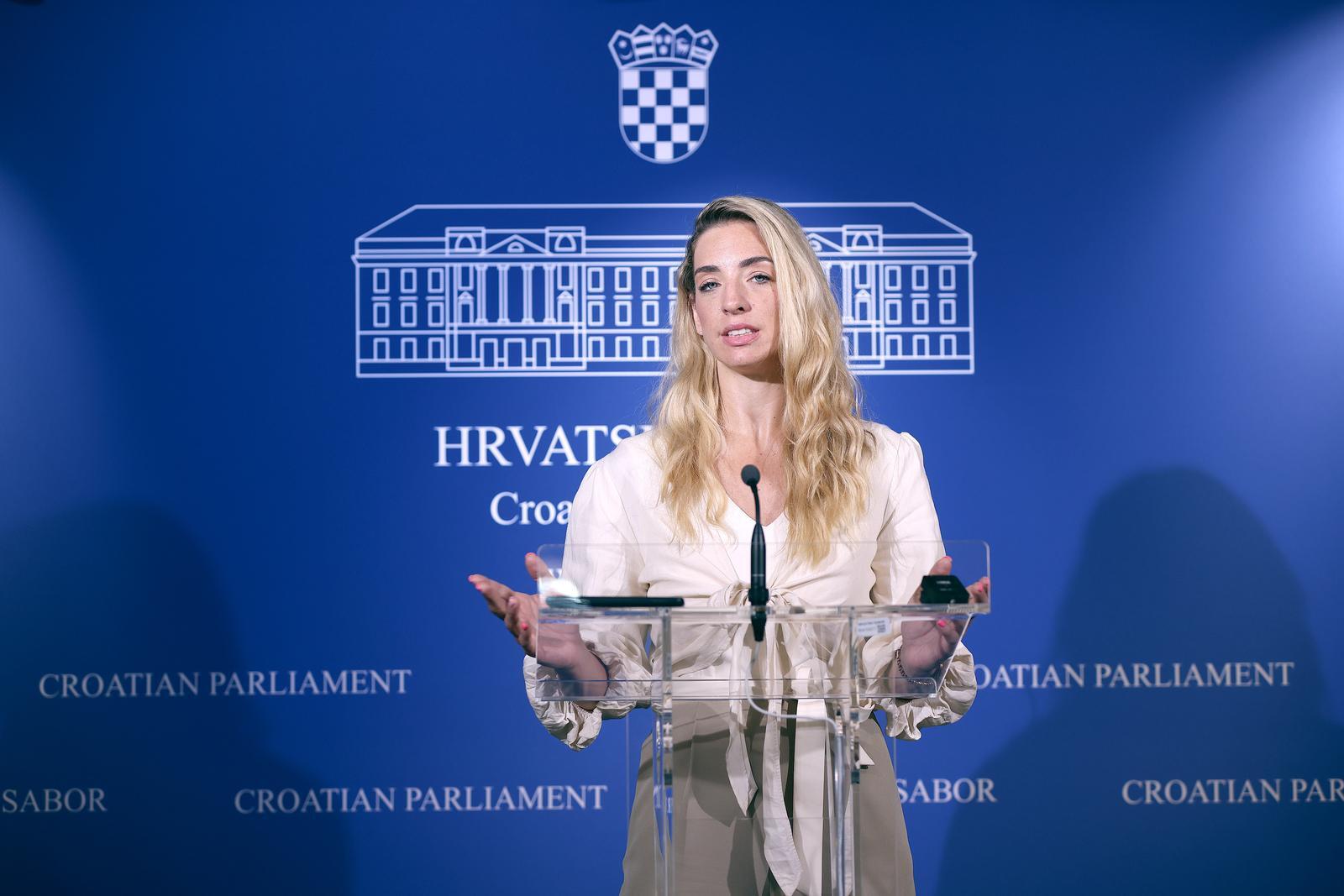 Sanja Radolović u Saboru (foto: Patrik Macek/PIXSELL)