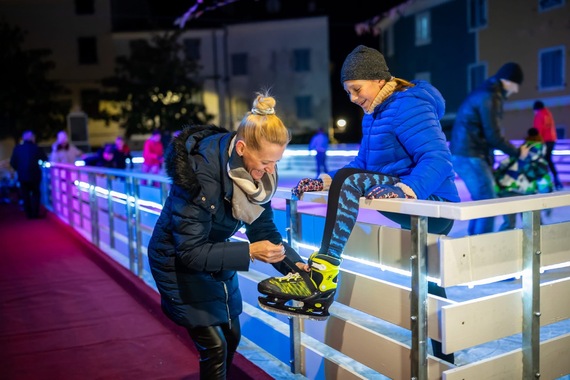 Sutra počinje advent u Vrsaru. Otvara se klizalište, kreće i bogat glazbeni i sportski program