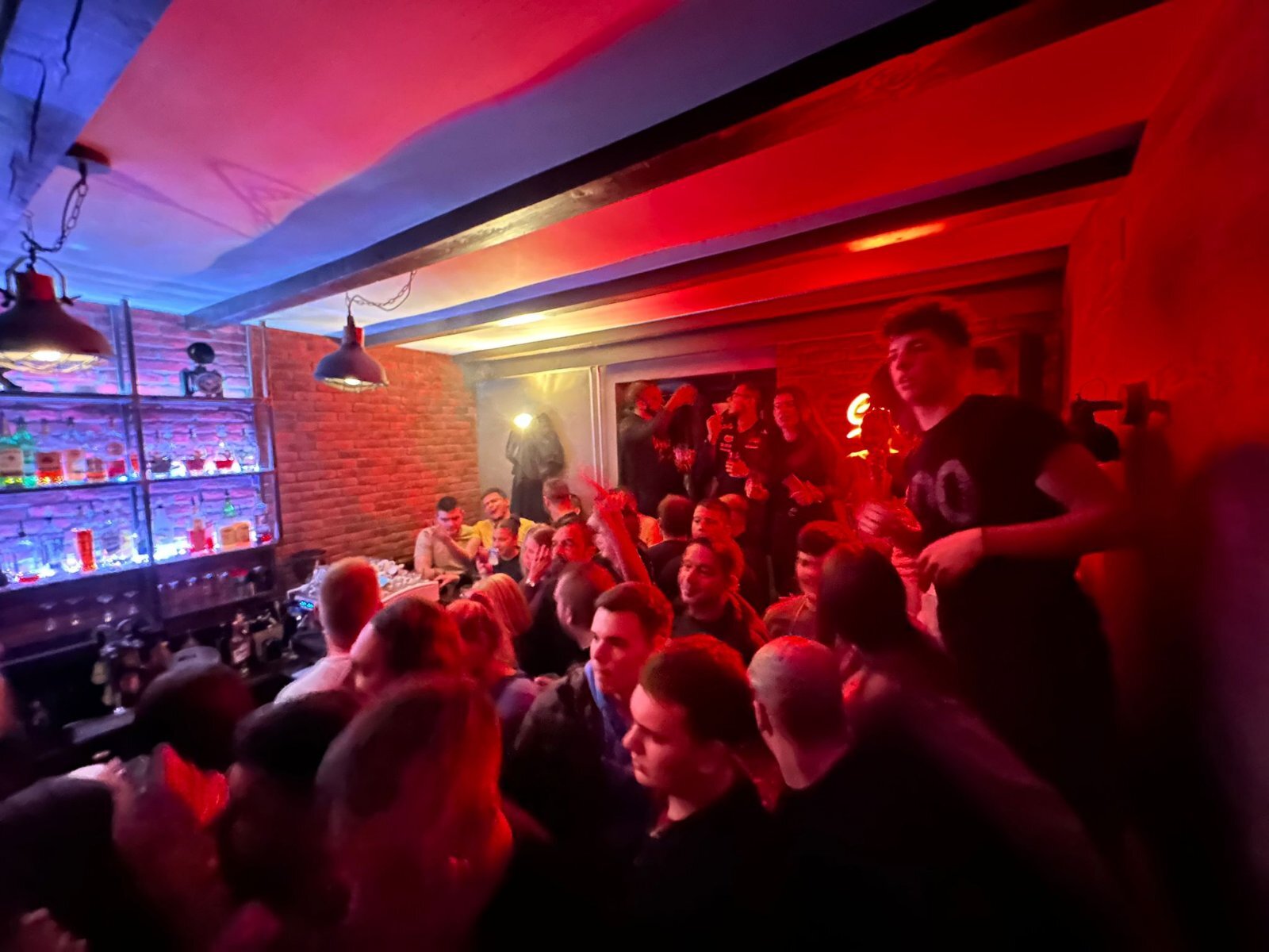 Kafić Tina bio je centar veselja u centru Buzeta