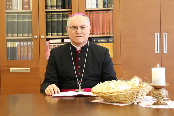  'U vremenu strašne vike i buke budimo tišina; u vremenu netrpeljivosti i mržnje budimo ljudi'