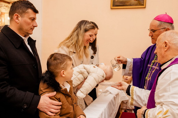 U Karojbi kršteno šesto dijete Marka i Marine Bartolić