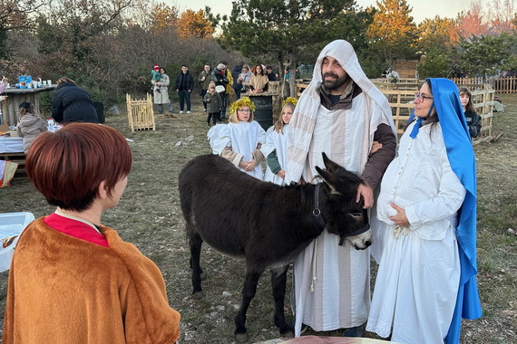 Održan tradicionalni 'Kres na Gore' uz uprizorenje živih jaslica