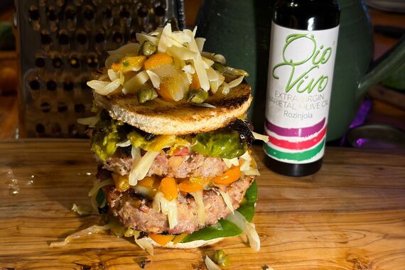 Dupli burger od junećeg buta, pancete i jabuke