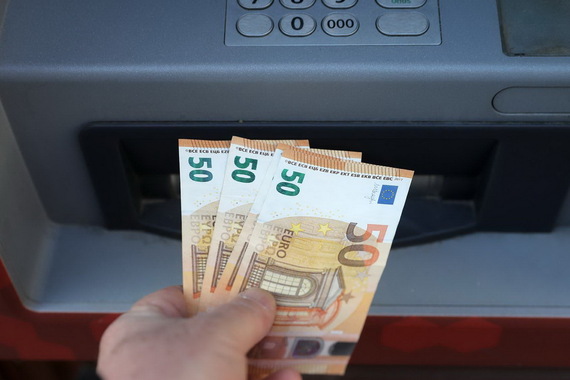 Danci ukinuli slanje pisama, a Mostovci traže ustavnu zaštitu gotovine – i to ne generala