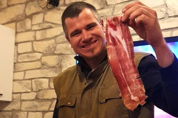 Bojan ima 35 godina, vozi bager i župan je najmanjeg grada na svijetu: 'Ja san čuvek ud dela'